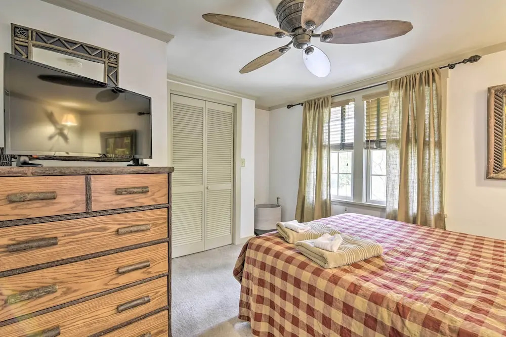 Townhome w/ Deck: Walk to Mirror Lake & Main St!