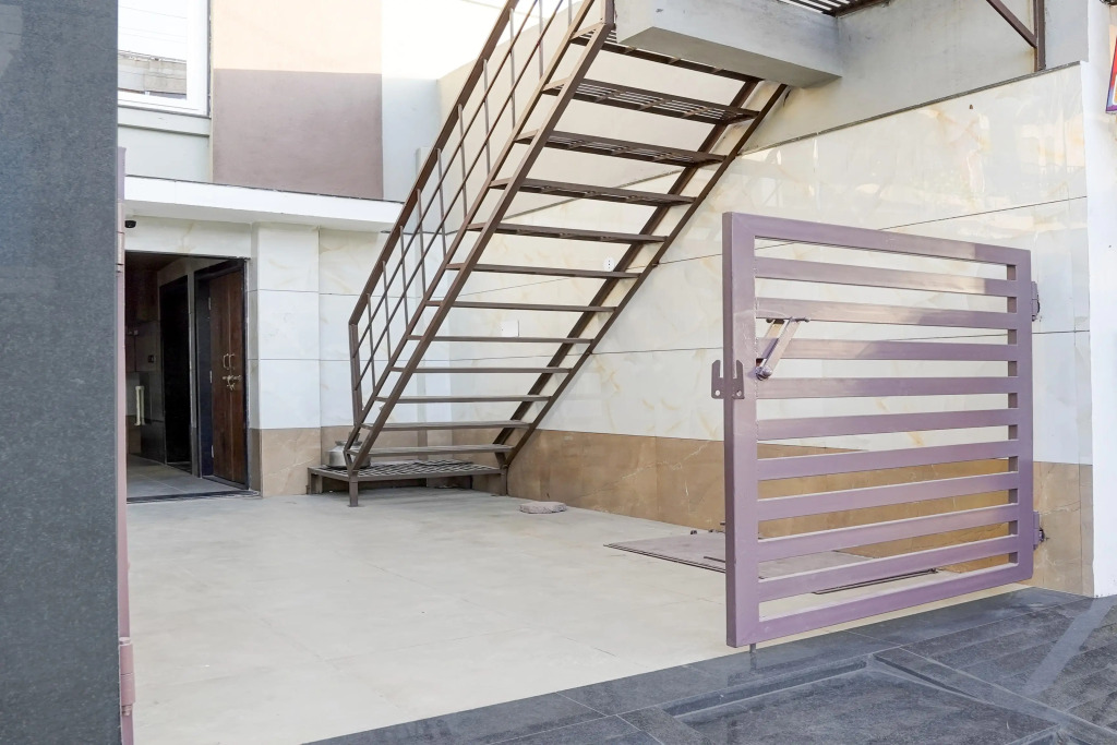 Super Townhouse Rajendra Nagar Main Road