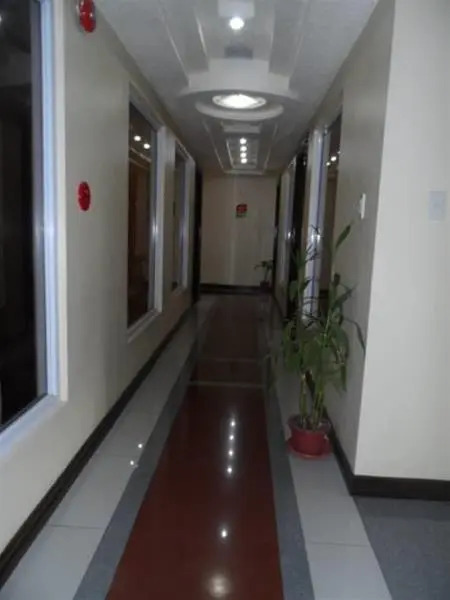 Rooms R Us - Voyagers Palace