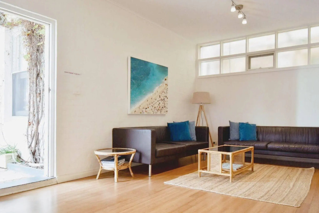 Seawall Apartments