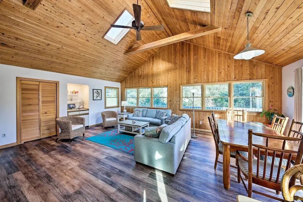 Bright Southern Shores Family Home < 1 Mi to Beach