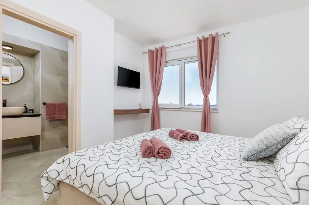 Lovely Family Bungalow With Private Pool