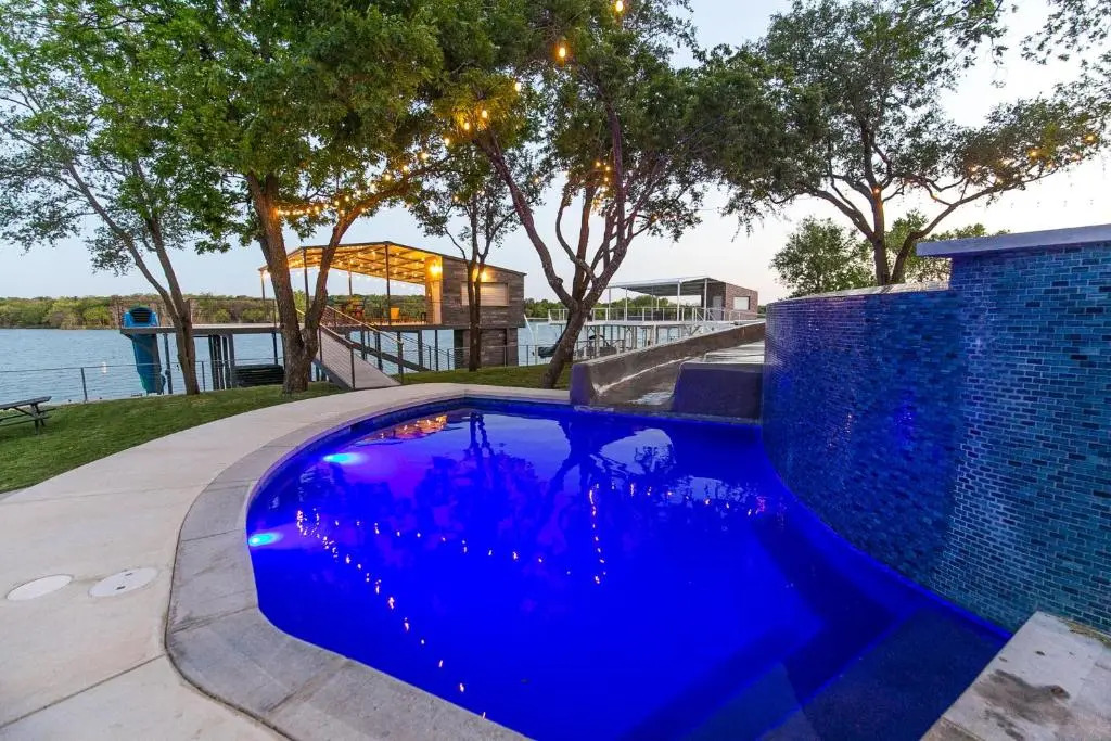 Wake and Roll Plus - The Ultimate Luxury Lake LBJ Escape