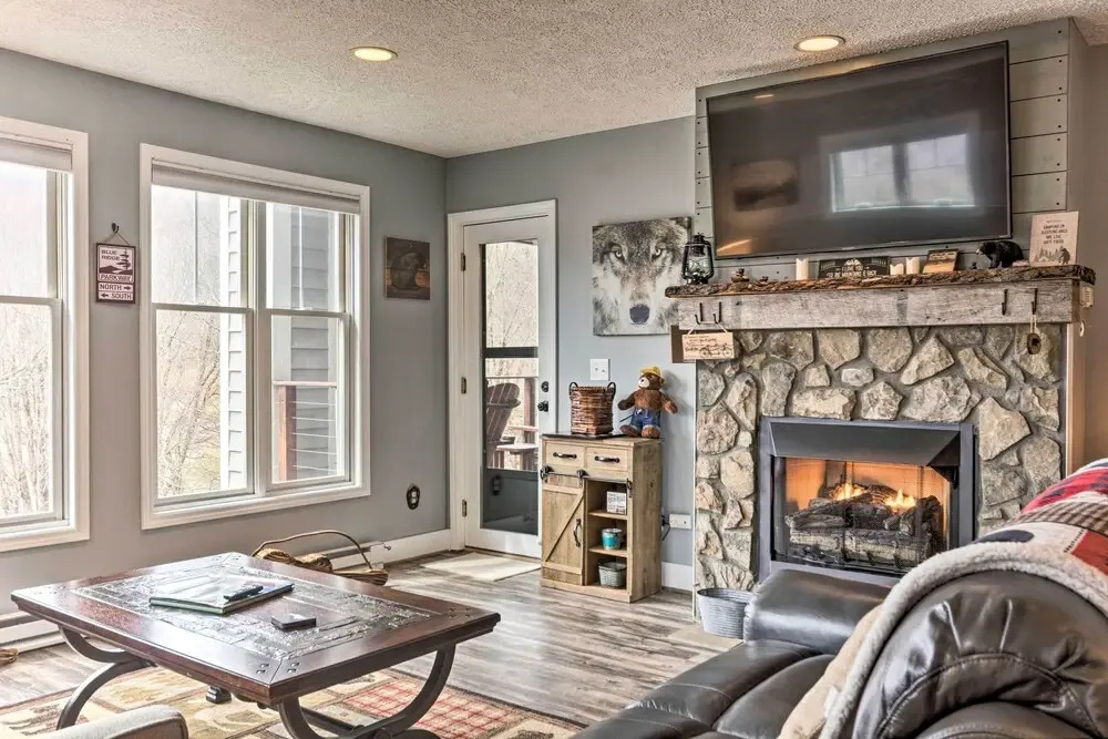 Updated Seven Devils Condo w/ Deck & Mountain View