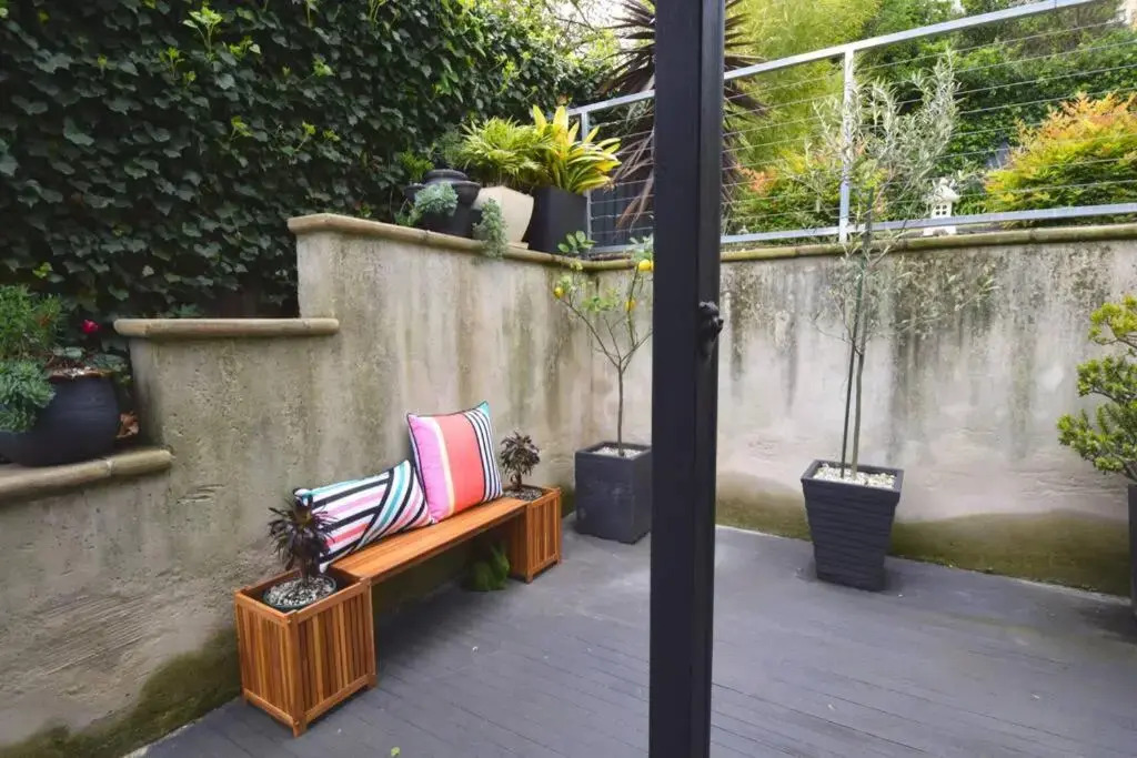 Best Location in Hobart! Luxury 4 bedroom with stunning views