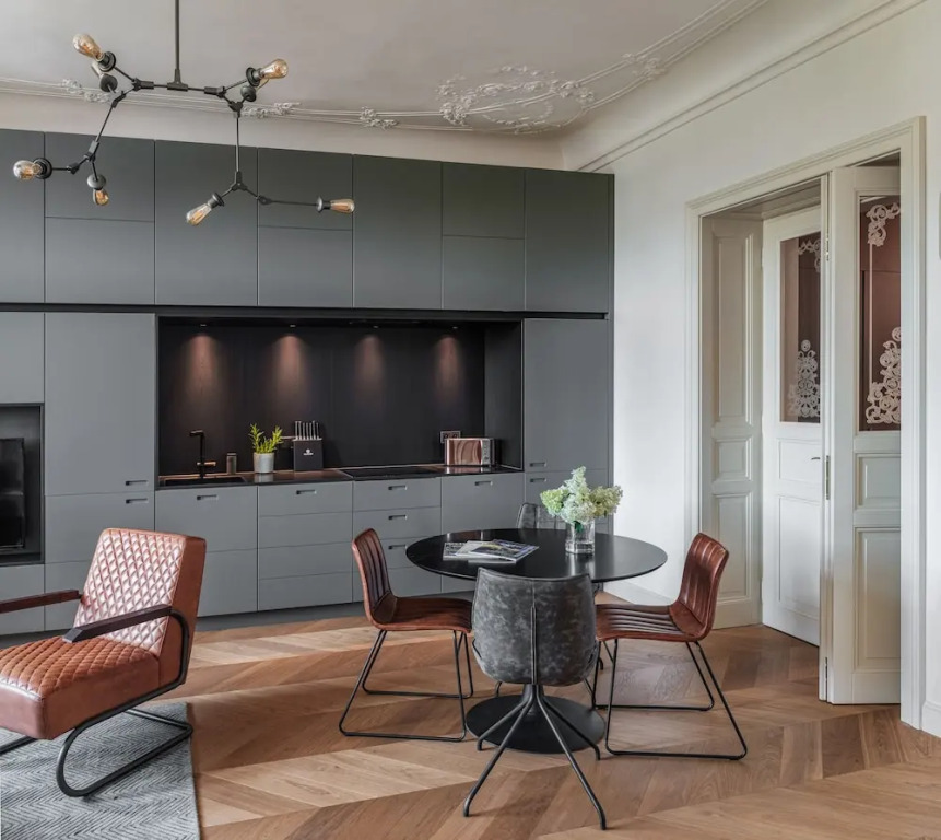 MN6 Luxury Suites by Adrez