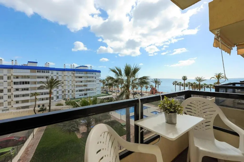Sea Views Aloha Apartment by GHR Rentals