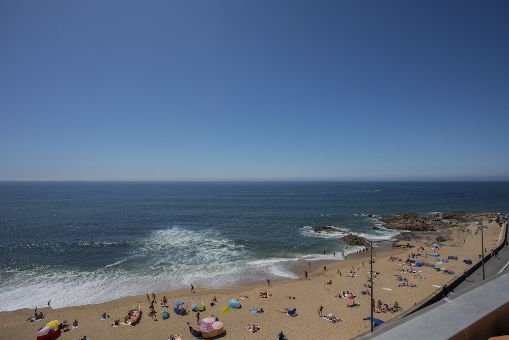 Liiiving - Luxury Beachfront Apartment V