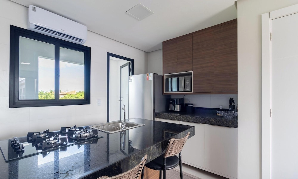 Modern Apartment in a Condo With Pool Rnm0015