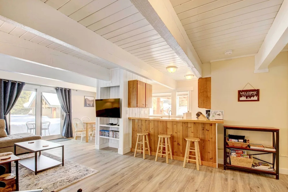 Cozy Condo Near Golf, 7 Mi to Big Sky Resort!
