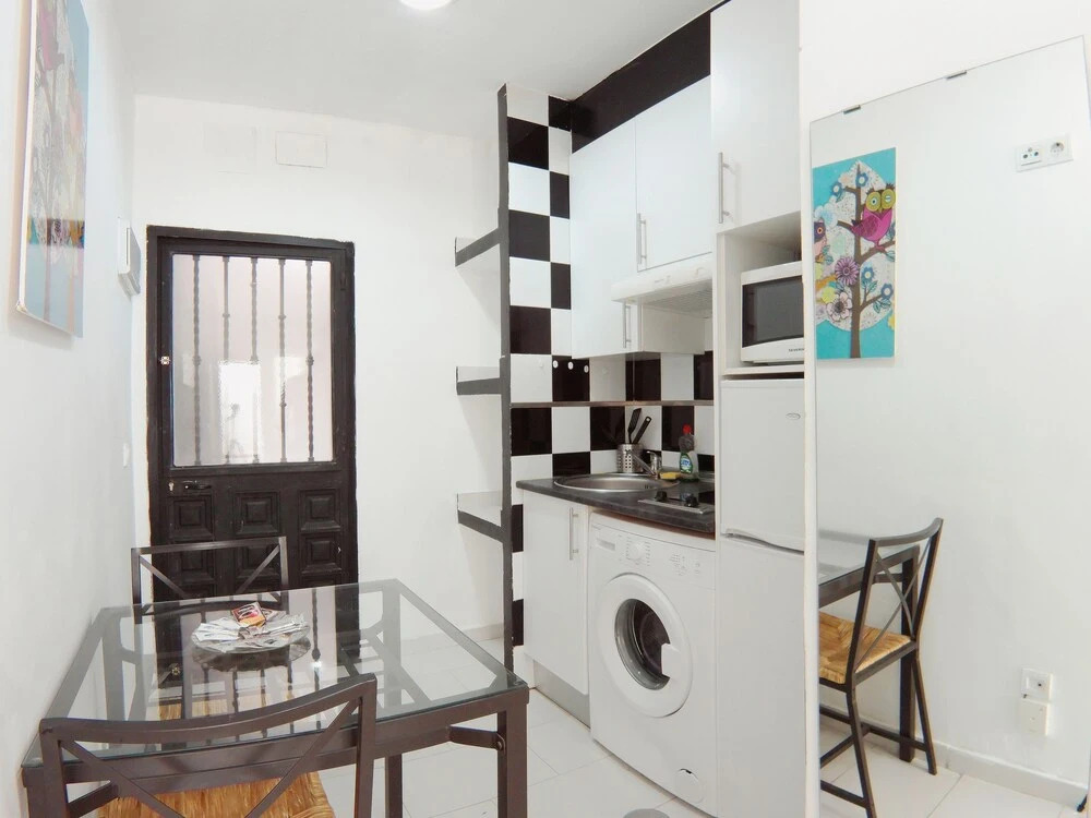 Estudio en bajos y patio int 4m2 en Puerta del Angel AZBB2