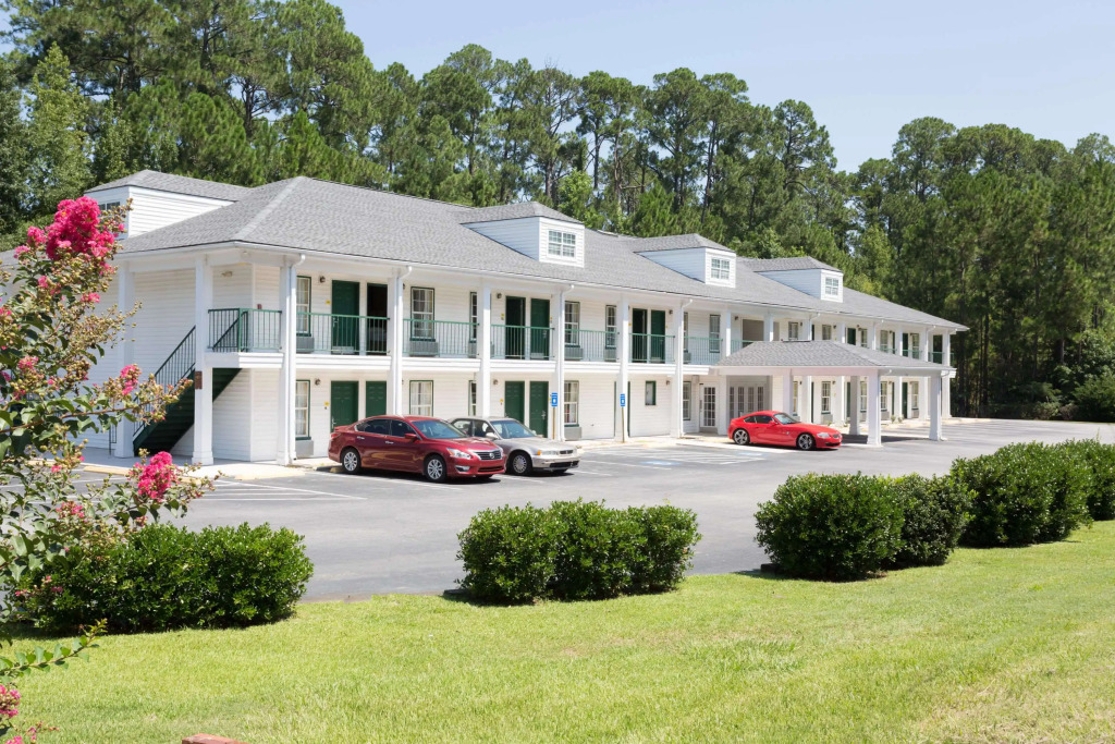 Super 8 by Wyndham Statesboro