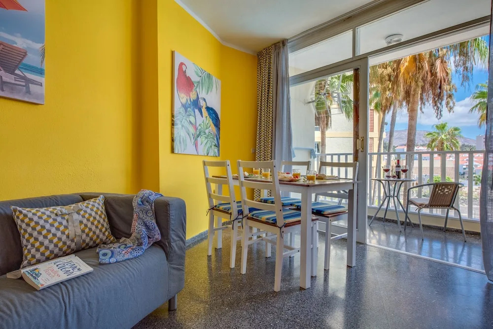 Y2F. Apartment with Pool View and next to the Beach!
