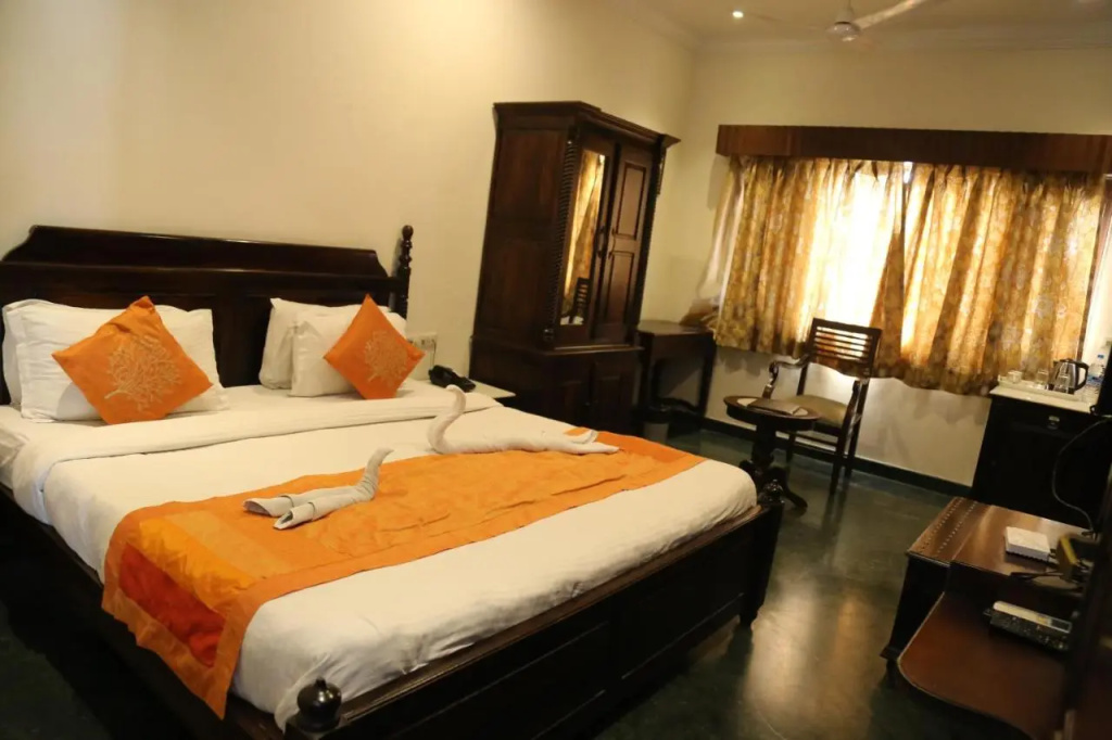 HnM Hotel Near Fateh Sagar Lake