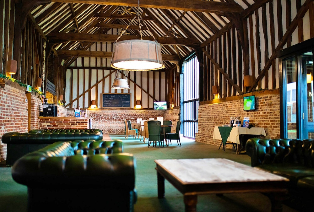 Lodge in Caldecott Hall With Private Hot Tub