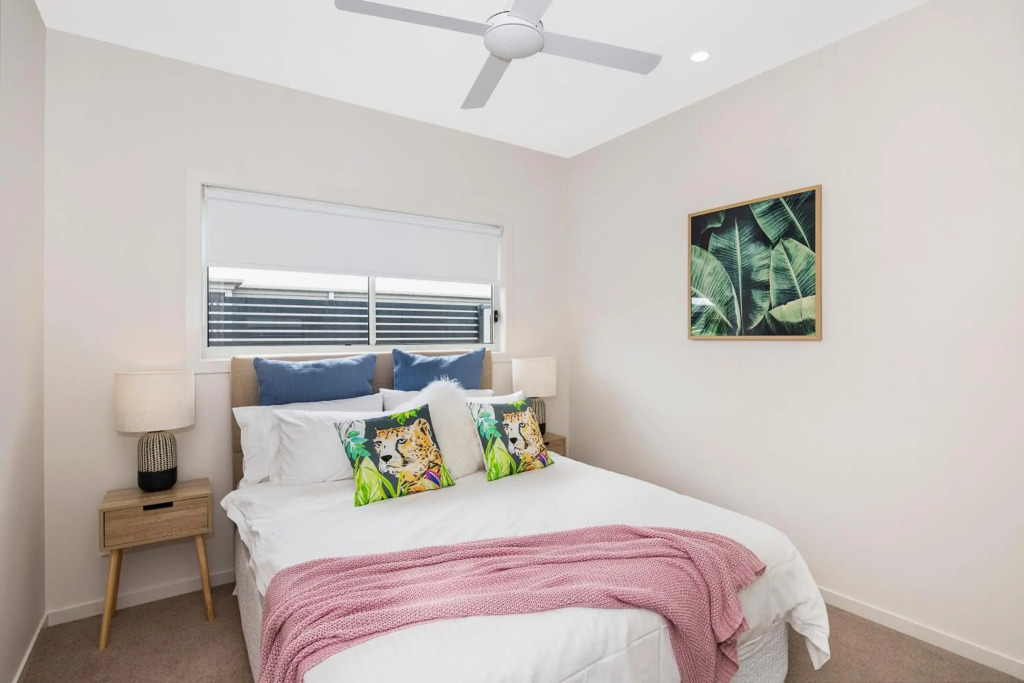 Park Avenue Luxe Chic Townhouse Sleeps 9, Carpark