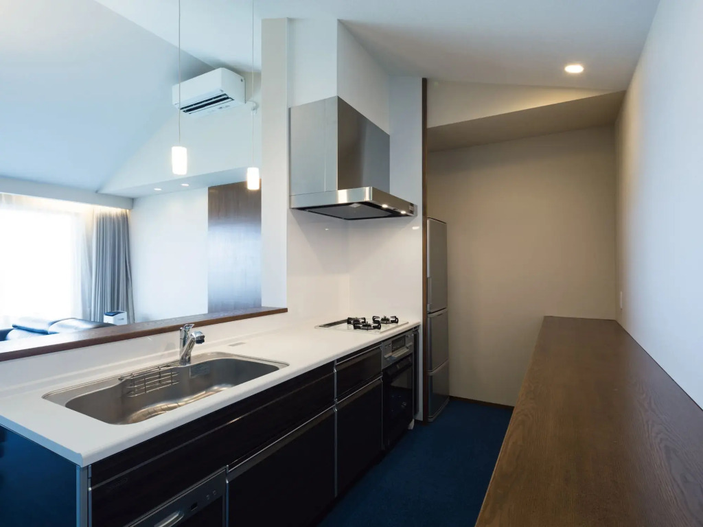 Condominium T-Room
