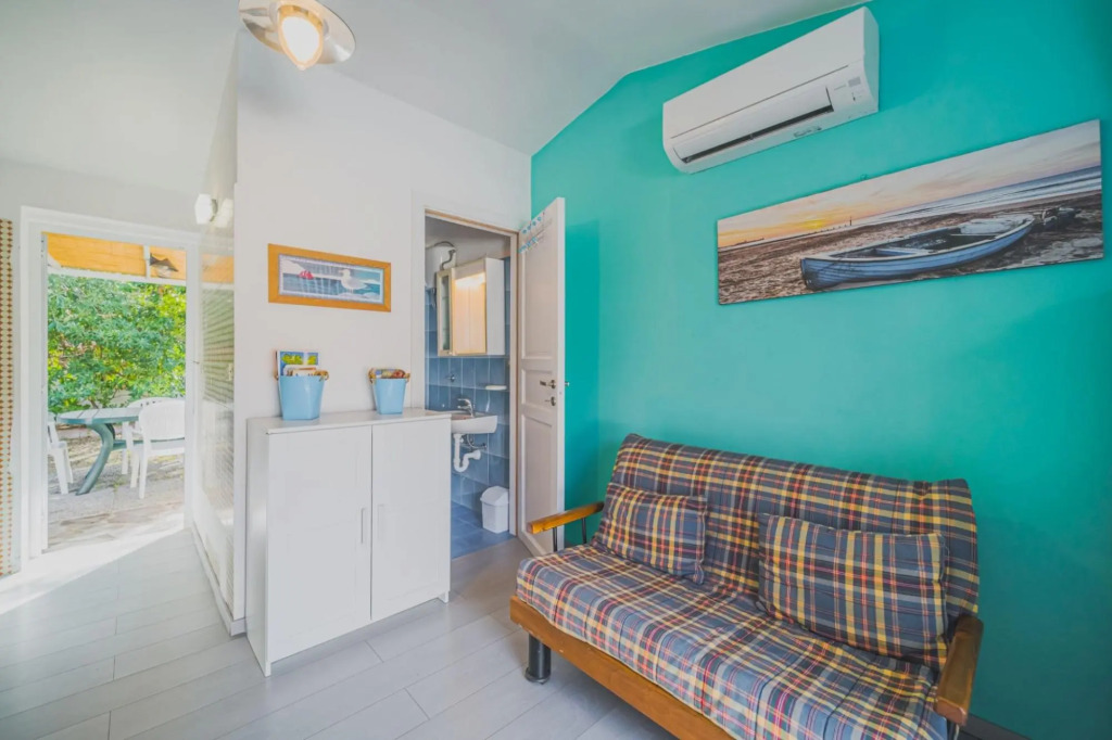 Casa Pareti 30 meters from the sea with parking space-CASA SUL MARE A PARETI