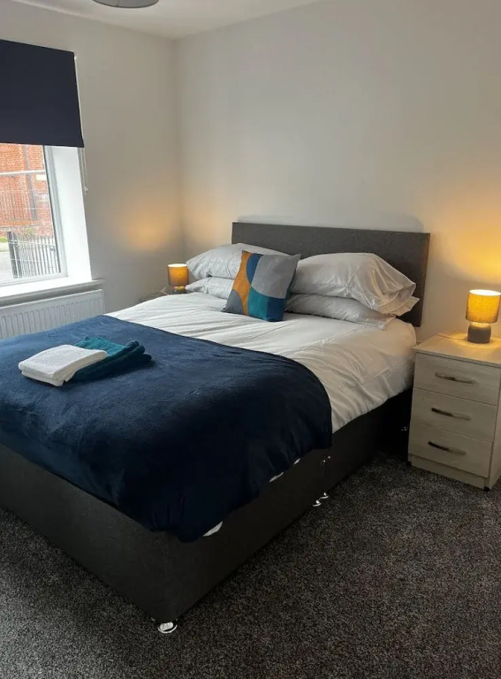 2 Bed Flat - Sleeps 4 - Pets - Garden - Parking