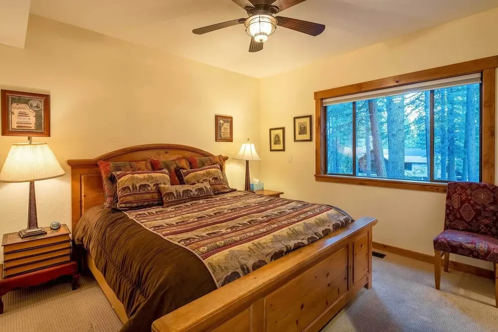 2 Blocks to Lake Tahoe! Group Gem w/ Hot Tub