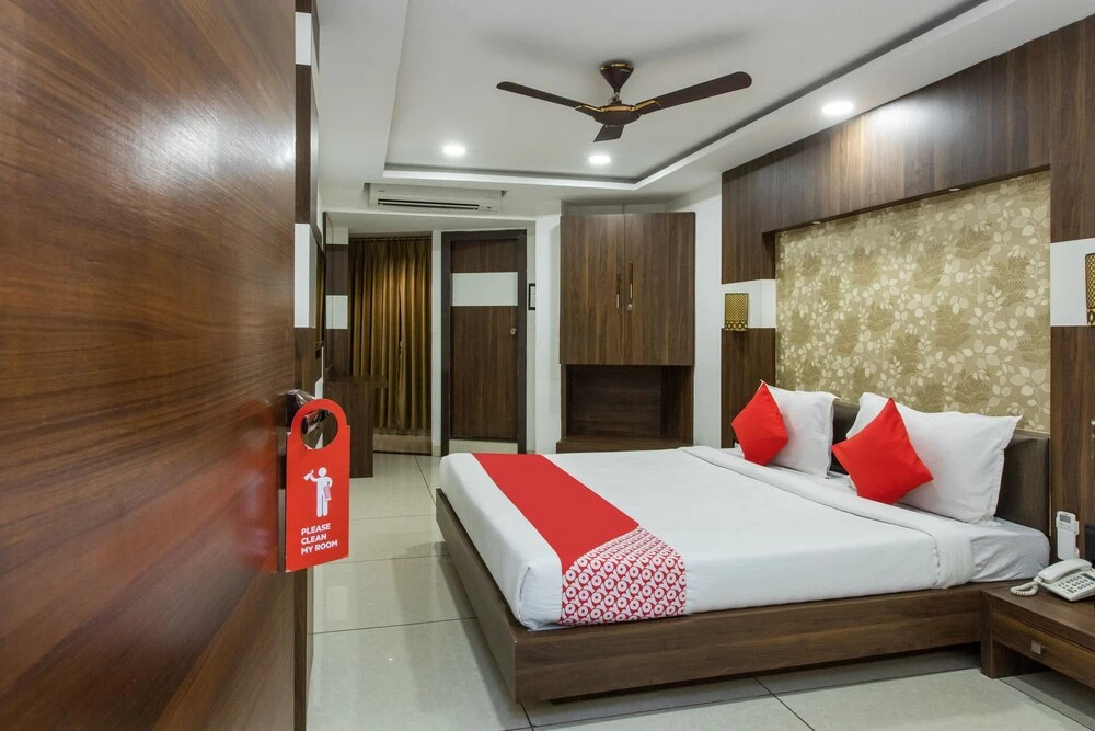 OYO 8977 Hotel Rajnandani Residency