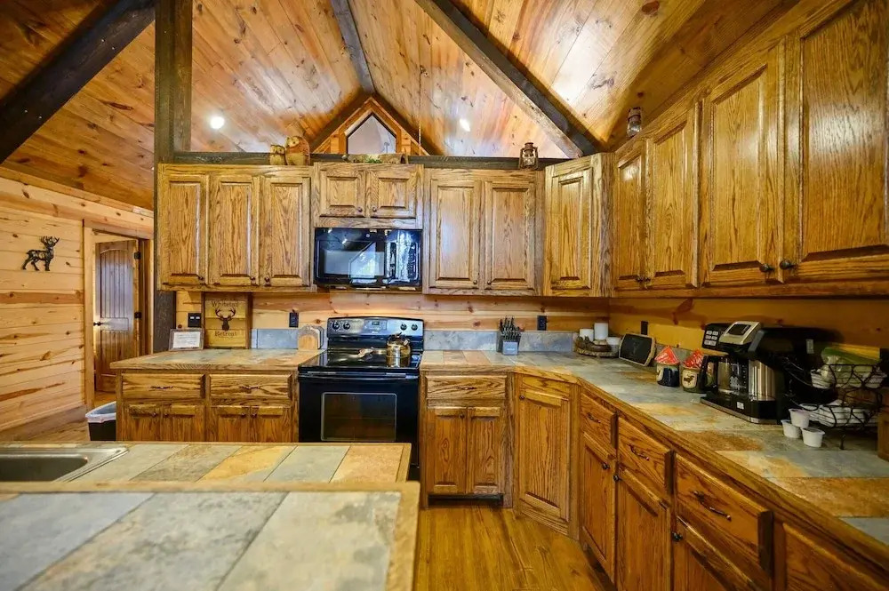 Whitetail Retreat Cabin for 13!