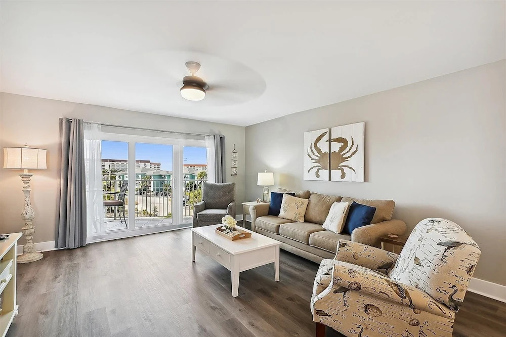 Seacrest 407 is a 2 BR Gulf front on Okaloosa Island by RedAwning