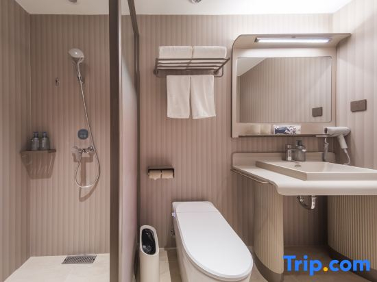 HanTing Hotel (Xiangyang Gucheng Yufeng Century Plaza)