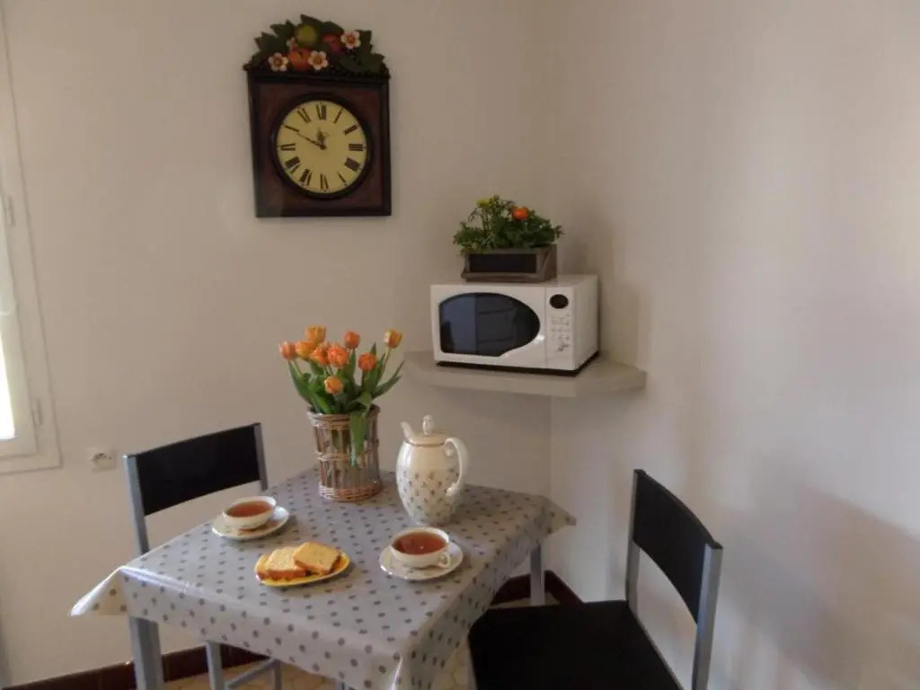 Gîte Moderne 10 Pers. en Touraine avec Jardin, WiFi, Près de la Vienne et Vignobles de Chinon - FR-1-381-395