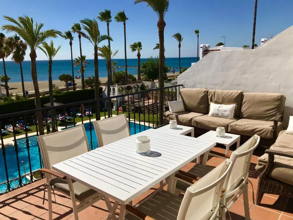 2204-Luxury apt on the beach,new,on duquesa port!