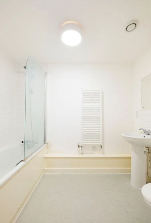 2 Bedroom Flat in Zone 1