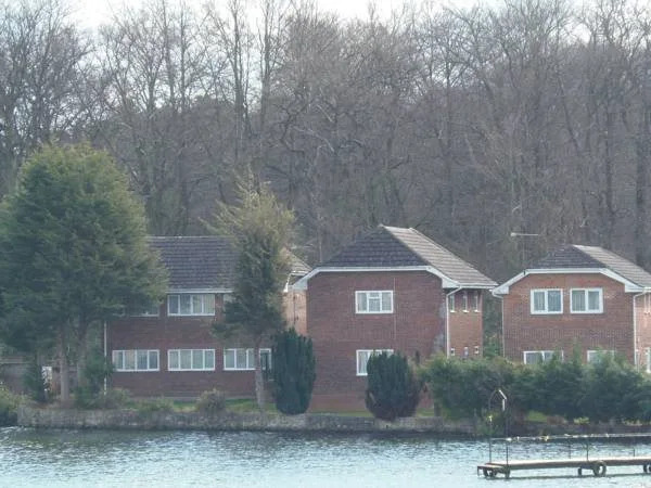 Lakeside Lodges