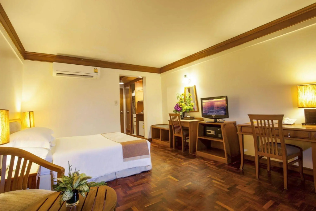 Safari Beach Hotel Patong
