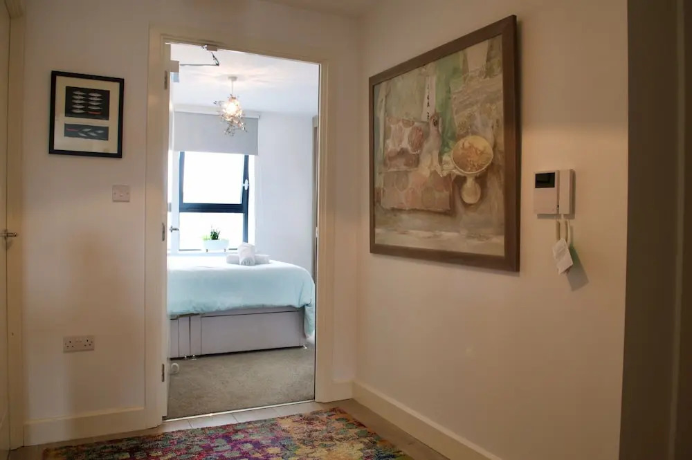 Central 2 Bedroom Apartment With Free Parking