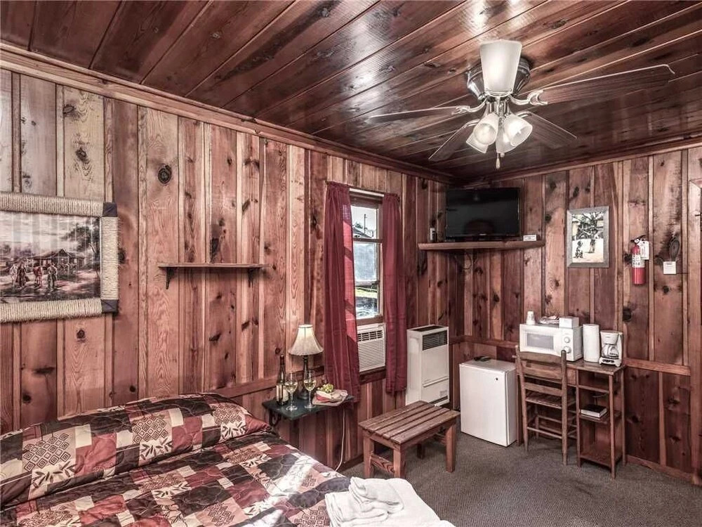 Apache Village 3, Queen Bed, Midtown, Sleeps 2