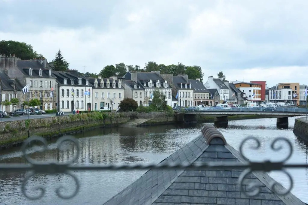 Une Nuit Sur Le Pont 1 (Adults Only)