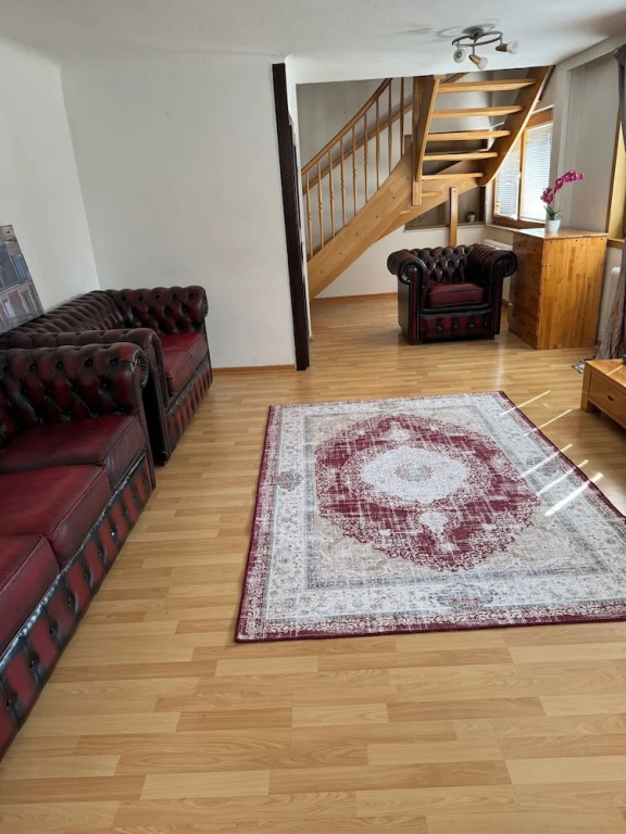 2 Bedrooms, 2 Baths House With a Living Room & an Upstairs Reception rea