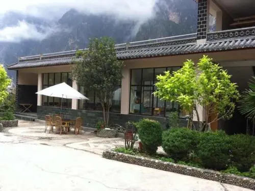 Tinas Youth Hostel