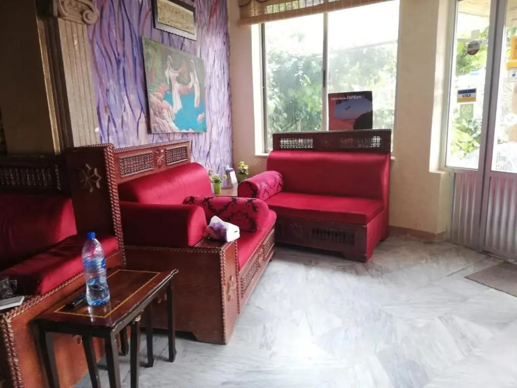 Caravan Hotel