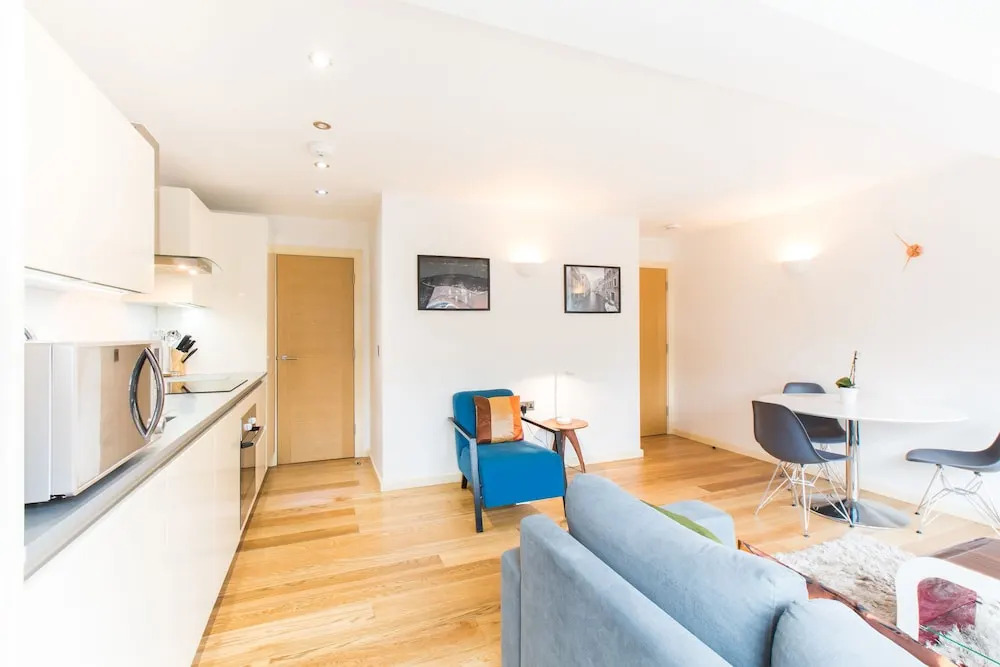 Spacious 1 Bedroom Apartment in Kensington - A3