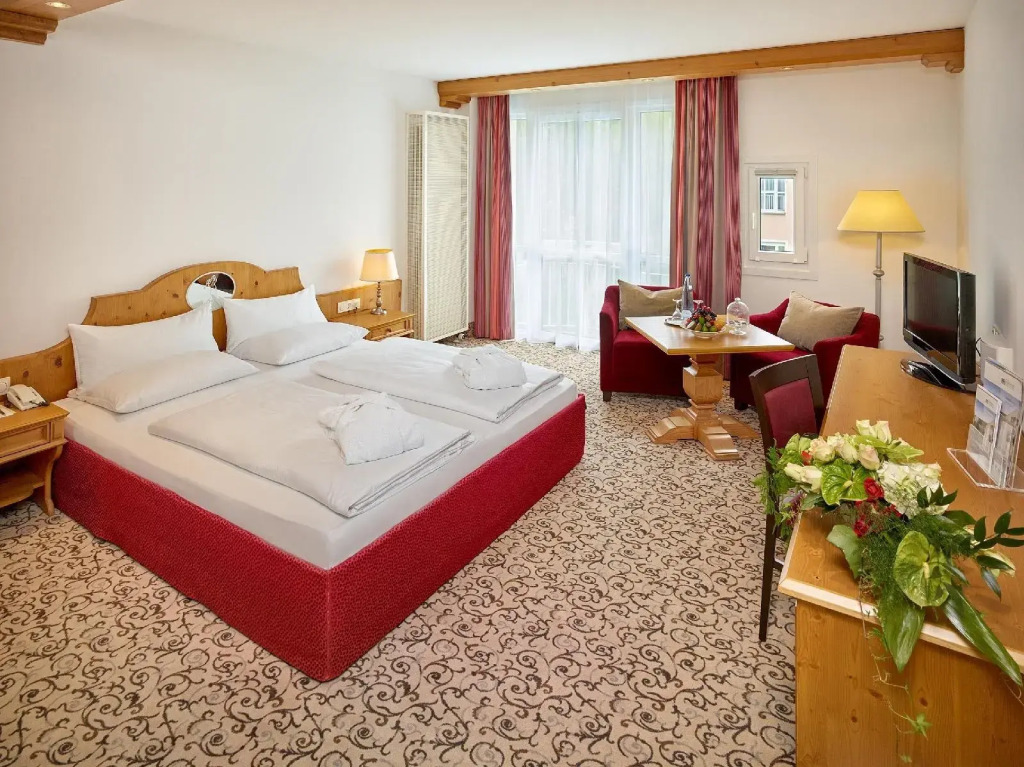 MAXIMILIAN Grand Hotel
