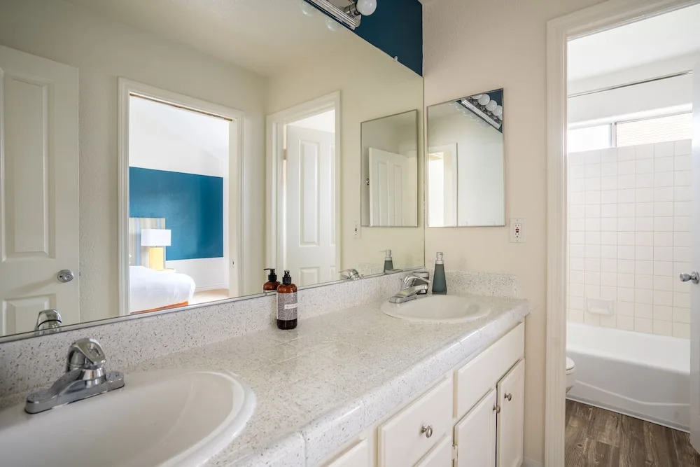 WanderJaunt | Emerald St Townhomes