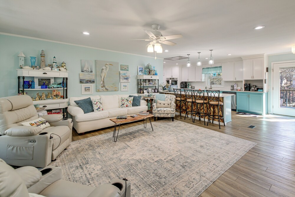 Tranquil Family Retreat w/ Views on Lake Desoto