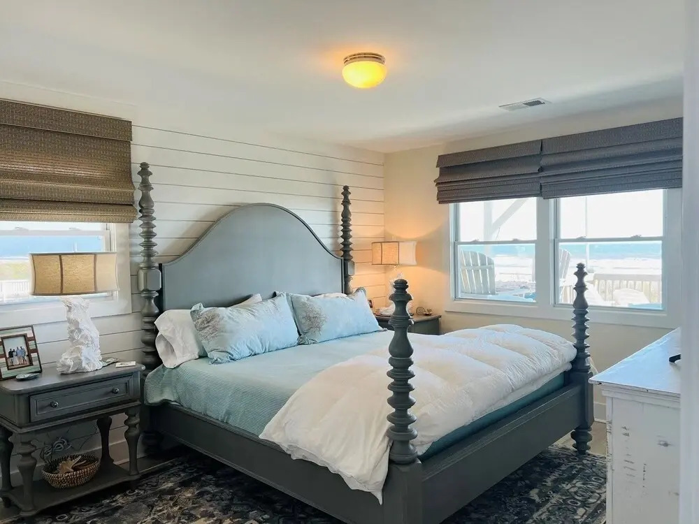 Salty Paradise 4 Bedroom Home by RedAwning