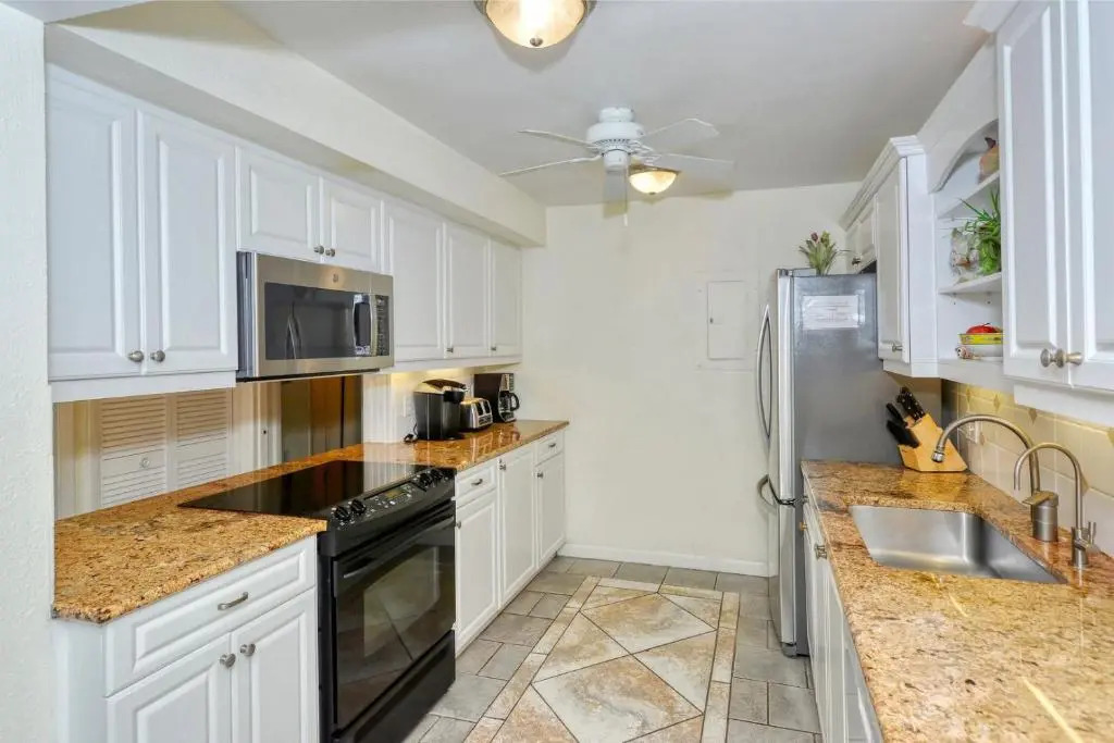LaPlaya 204D Beach-lovers paradise 200 feet of private beach along the turquoise Gulf of Mexico