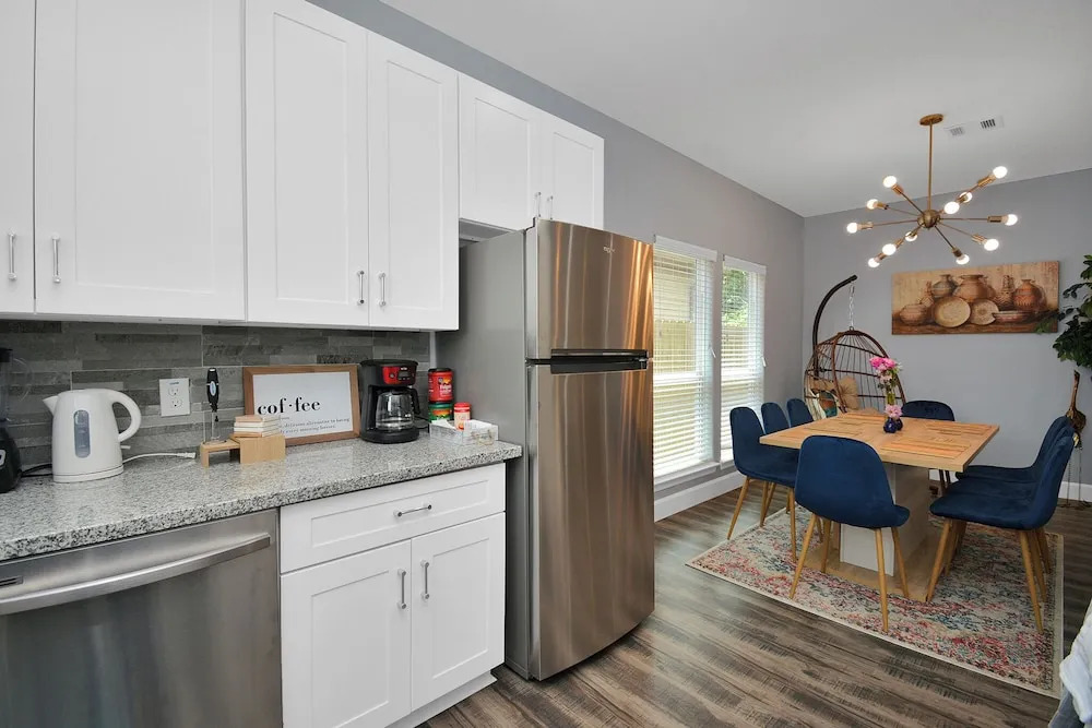Cozy Retreat Near NRG Stadium, Free parking, Wi Fi