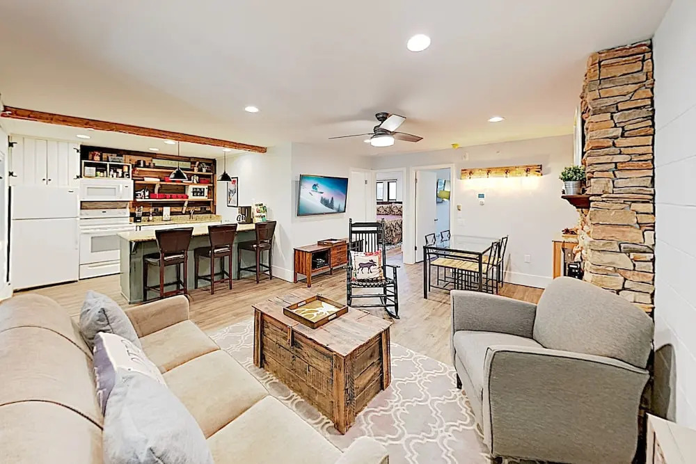 Luxe W/ Pool & Hot Tub - Steps To Lifts! 2 Bedroom Condo