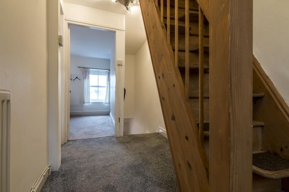 Shell Cottage - 2 Bedroom Holiday Home - Tenby