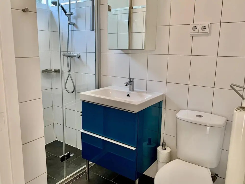 3 bedrooms, 5 beds, beautiful garden