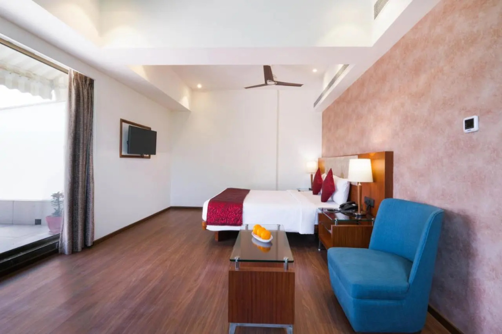 7 Apple Hotel - Viman Nagar Pune